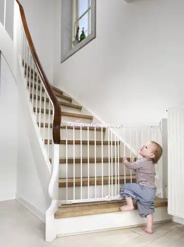 Babydan Flexi Fit fehér fém baba biztonsági rács 67-105,5 cm